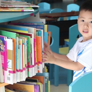 厲害了！南京5歲"小書蟲"一年借書1200余本 家人:給他閱讀的能力 ... ...