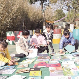 句容:春日共曬書