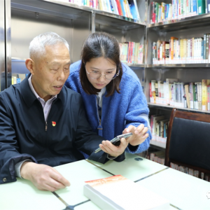 揚(yáng)州邗江區(qū)馮莊社區(qū)農(nóng)家書屋”花樣”讀黨史