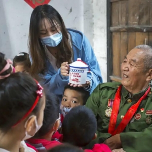 鎮(zhèn)江：田間課堂讓紅色故事浸潤(rùn)兒童心田