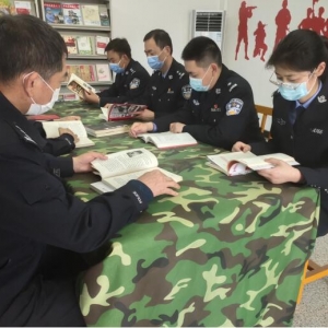 南通城西派出所開(kāi)展“書(shū)香伴警營(yíng) 悅讀助抗疫”讀書(shū)活動(dòng)