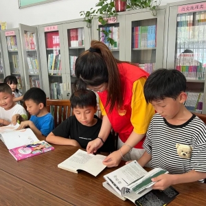 揚州市邗江區(qū)楊廟村農家書屋成了孩子們的“幸福驛站”