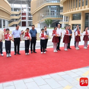 南京圖書館援建點(diǎn)·新安小學(xué)河西分校圖書館正式揭牌啟用