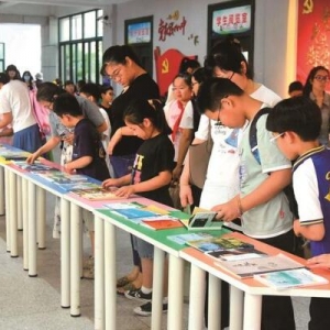 南通市海門區(qū)實驗小學用“小小書”點亮精彩童年